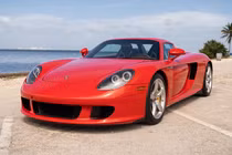 Đi kèm với động cơ này là hộp số sàn 6 cấp và hệ dẫn động cầu sau. Người bán cũng cho biết đã nâng cấp hộp số với bộ ly hợp mới nhằm tối ưu cảm giác lái.