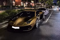 Lamborghini Aventador và Ferrari F8 Spider bạc tỷ tại TP.HCM