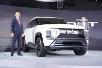 Mitsubishi DST Concept mới chính thức ra mắt tại Việt Nam