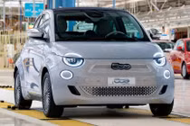 "Soi" Fiat 500 - ôtô mini huyền thoại thêm động cơ hybrid