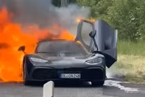 Hypercar Mercedes-AMG One triệu đô bất ngờ cháy rụi tại Đức