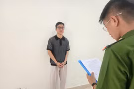 Bắt thanh niên dùng ảnh khỏa thân của người tình cũ để cưỡng dâm