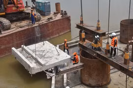 Cận cảnh cầu Mễ Sở vượt tiến độ, tăng tốc thi công trước mùa mưa lũ