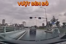 Vượt đèn đỏ, tài xế ô tô bị phạt 19 triệu từ phản ánh trên Vnetraffic
