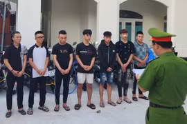 Khởi tố nhóm thanh thiếu niên vô cớ đánh mù mắt người đi đường 