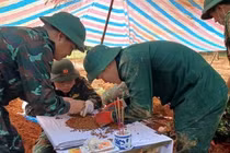 Quy tập hai bộ hài cốt liệt sỹ kèm di vật thời chiến tại Khe Sanh