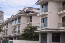 Cận cảnh Loạt biệt thự triệu đô bỏ hoang giữa Hà Nội