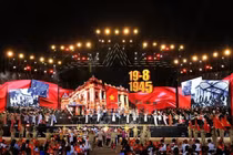 Tổng Bí thư Tô Lâm dự chương trình chính luận nghệ thuật "Dưới cờ vinh quang"