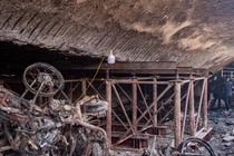 Cảnh tượng 'lạ' dưới gầm cầu Vĩnh Tuy sau vụ cháy thiêu rụi 500 chiếc xe