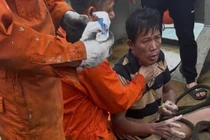 Phép màu 3 người đàn ông Lý Sơn trở về sau 2 ngày trôi dạt trên biển