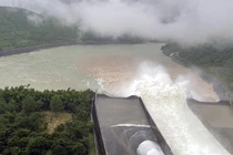 Thủy điện Sơn La, Lai Châu mở cửa xả lũ