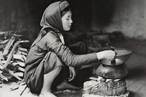 Vẻ đẹp mộc mạc của phụ nữ nông thôn Việt hơn 100 năm trước