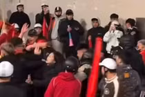 Triệu tập nhóm thanh, thiếu niên sàm sỡ cô gái, tấn công người bạn trai khi "đi bão"