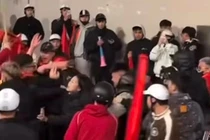 Triệu tập nhóm thanh, thiếu niên sàm sỡ cô gái, tấn công người bạn trai khi "đi bão"