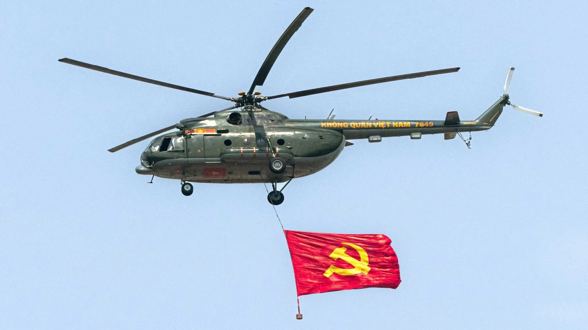 Dàn máy bay chao lượn bầu trời Hà Nội tập luyện cho đại lễ A80