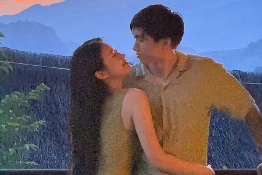 Đoàn Văn Hậu đăng ảnh “chất lượng thấp”, nhan sắc bà xã vẫn chiếm spotlight