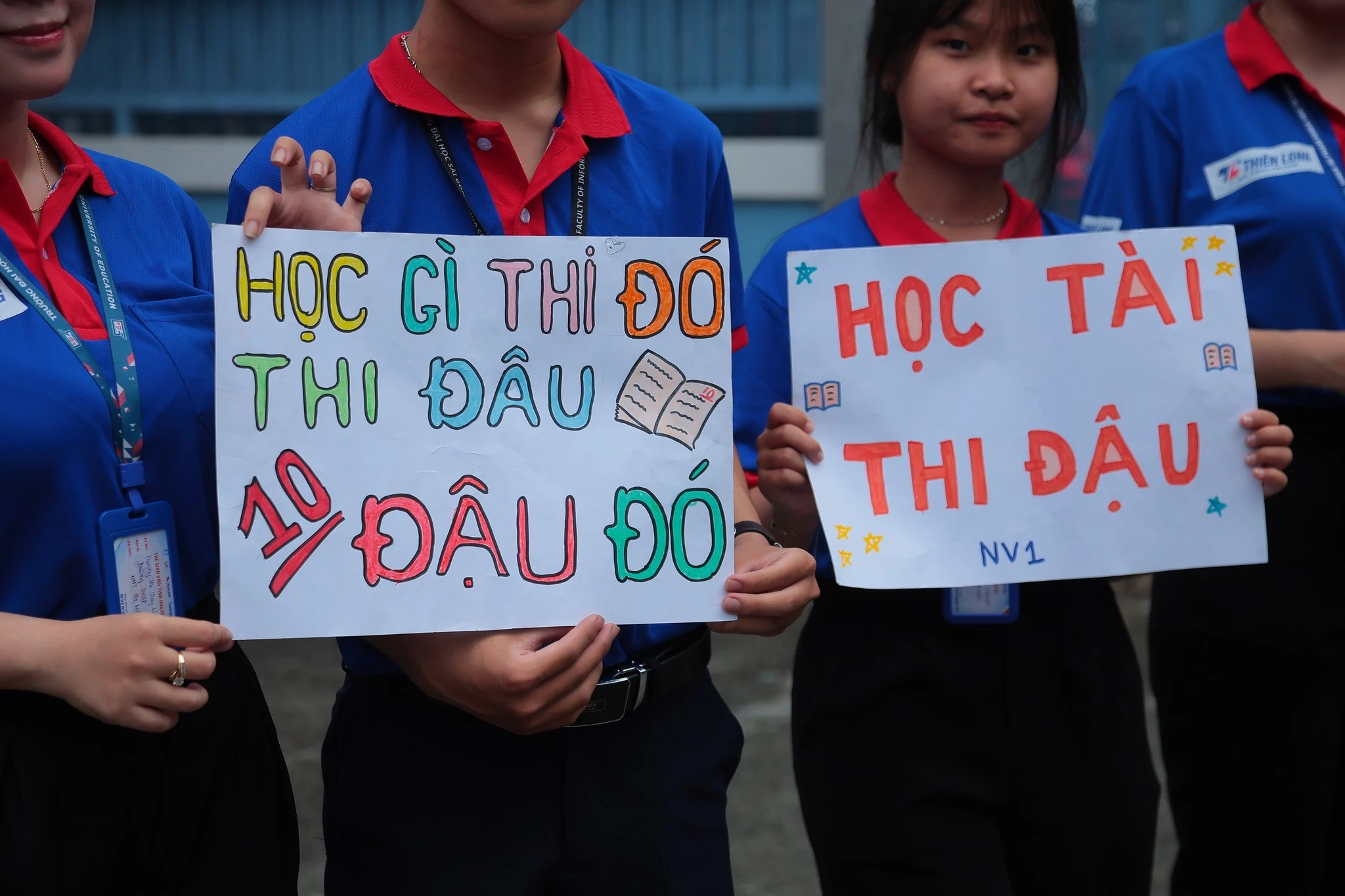 Những tấm biển tiếp sức mùa thi ấn tượng