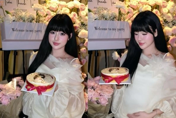 “Hot girl trứng rán” yêu kiều đón tuổi mới với bụng bầu lớn