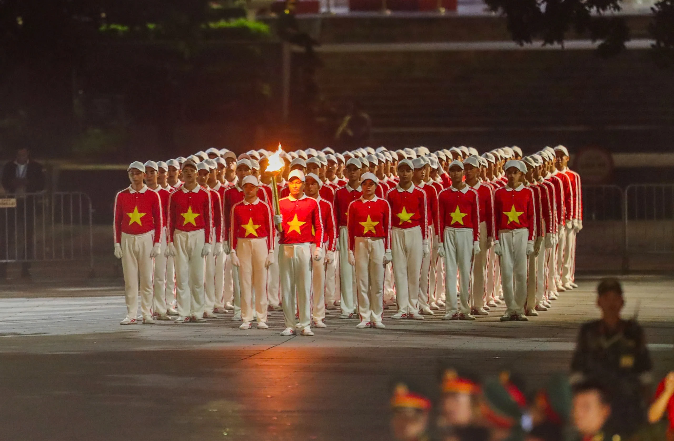 Khoảnh khắc "tuyệt đối điện ảnh" trong lễ sơ duyệt A80