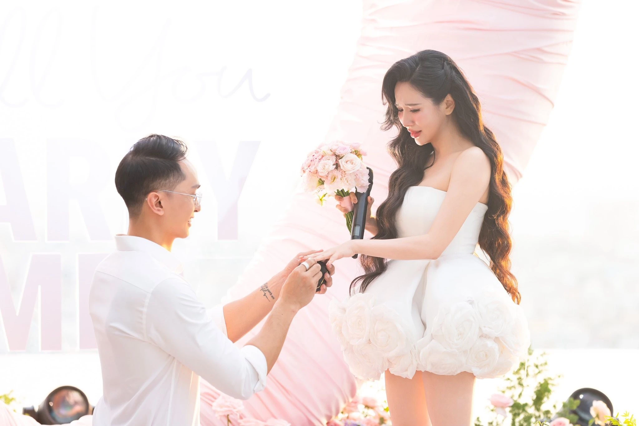 'Bà trùm nông sản' được bạn trai cầu hôn ngọt ngào