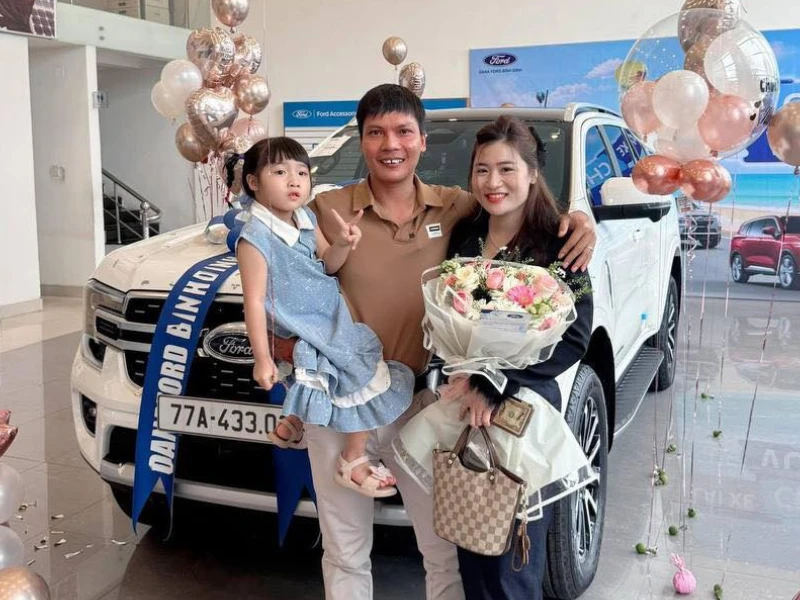 Lộc Fuho khoe tậu xế mới gần 2 tỷ gây xôn xao MXH