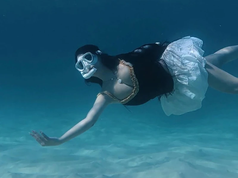 Hot girl Sài Thành khoe loạt ảnh lặn biển tựa mỹ nhân ngư