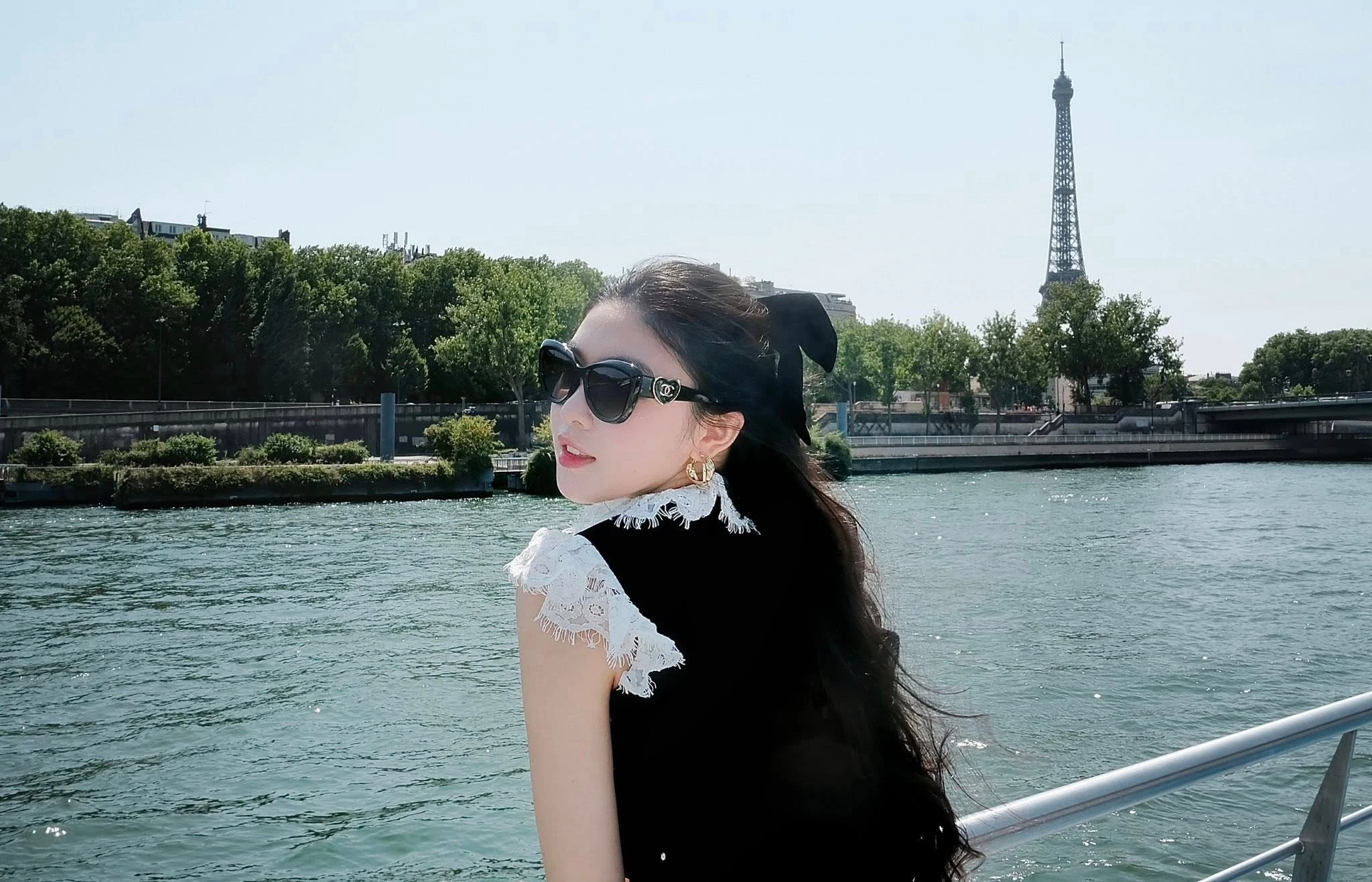 Con gái Quyền Linh như tiểu thư quý tộc du ngoạn ở Paris