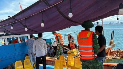 Đà Nẵng: Nở rộ tour “câu mực đêm” chui, tiềm ẩn nhiều rủi ro cho du khách