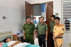 Không chấp hành hiệu lệnh, người đi xe máy tông vào CSGT Lâm Đồng