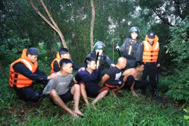 Tạm giữ 6 đối tượng khai thác cát trái phép trên sông Đồng Nai