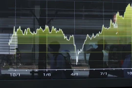 Nhà đầu tư 'nín thở' chờ các quyết định quan trọng