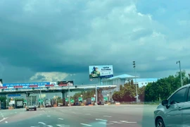 "Khơi thông" nỗi lo của lái xe khi ô tô qua trạm thu phí ETC