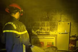 Đám cháy được khống chế sau khoảng 30 phút, nhiều tài sản trong căn nhà bị lửa thiêu rụi.