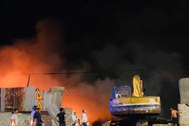 Cháy bãi phế liệu ở Lâm Đồng, hàng chục chiến sĩ được điều động