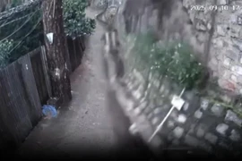 Nhiều tuyến đường ở Đà Lạt ngập nặng, bờ taluy sập sau mưa lớn