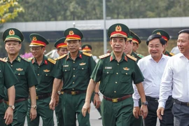 Bộ trưởng Bộ Quốc phòng làm việc với Sư đoàn 5, Quân khu 7