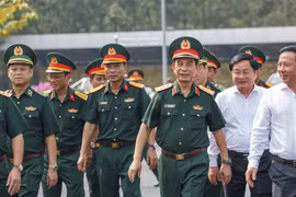 Bộ trưởng Bộ Quốc phòng làm việc với Sư đoàn 5, Quân khu 7