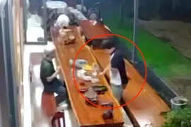 Nghi bị bắn tử vong khi đang ngồi nhậu với bạn ở nhà