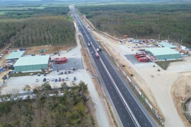 Việt Nam chuyển mình 'hàng thẳng, lối thông, đồng lòng cùng tiến'