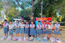 150 phần quà thiết yếu dành cho các em học sinh.