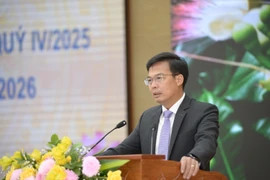 Phó Chủ tịch UBND tỉnh Lâm Đồng Đinh Văn Tuấn phát biểu tại cuộc họp.