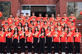 Tặng 100.000 đồng/người cho toàn dân ăn Tết Độc lập.