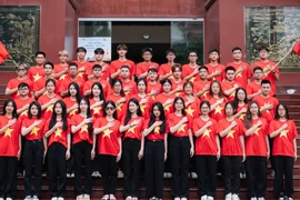 Tặng 100.000 đồng/người cho toàn dân ăn Tết Độc lập.