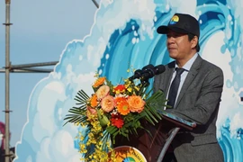 Vũ điệu trên không giữa biển Khánh Hòa