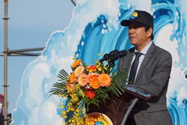 Vũ điệu trên không giữa biển Khánh Hòa