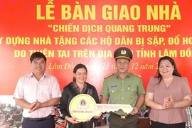 Công an tỉnh Lâm Đồng bàn giao 3 căn nhà hỗ trợ người dân sau lũ, khẳng định tinh thần vì dân phục vụ trong Chiến dịch Quang Trung.