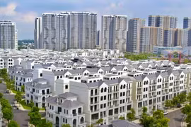 Nghịch lý giá nhà ở TP HCM: Thuê rẻ, mua đắt, "giá trị" lệch pha