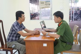 Bắt 2 đối tượng đăng tin sai sự thật về Công an TP HCM