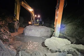 Toàn bộ 11 người và 6 xe mắc kẹt trên đèo Khánh Lê được cứu