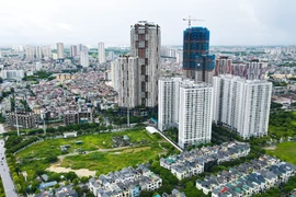 Cổ phiếu bất động sản 2025: Phân hóa mạnh, ông lớn bứt phá 